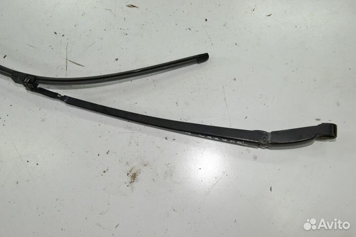 Поводок дворника передний левый VW Touareg 1