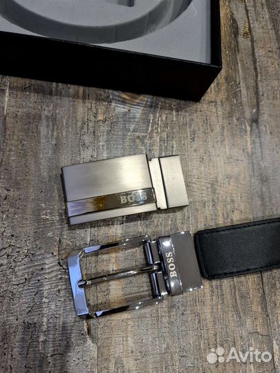 Ремень б0сс новый с двумя пряжками