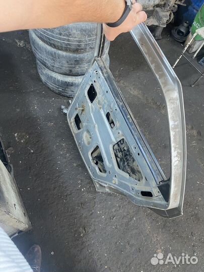 Задняя правая дверь