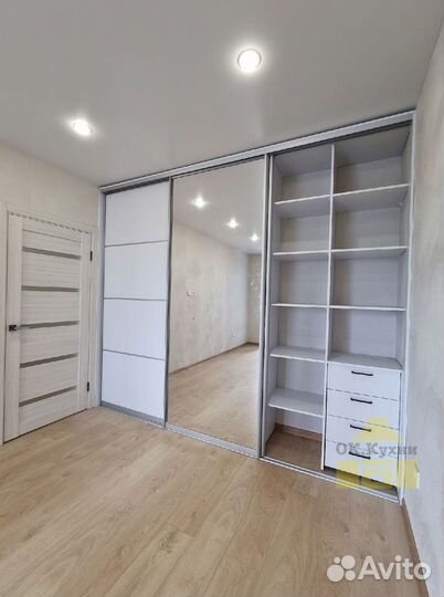 Угловой шкаф