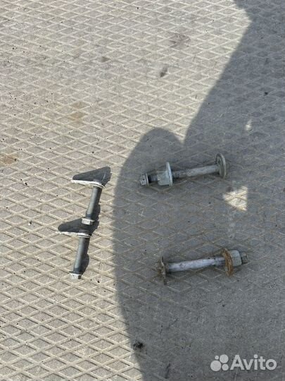 Болт крепления переднего рычага dodge ram 5gen