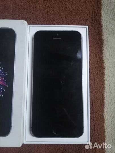 iPhone SE, 64 ГБ