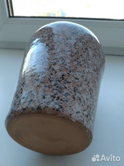 Вазы керамическая и стеклянная