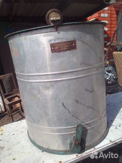 Медогонка 4 рамочная бу