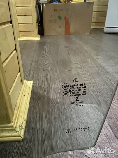 Стекло w213 переднее левое