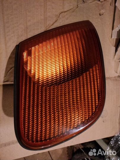 Указатель поворота правый желтый для Audi 100 C4