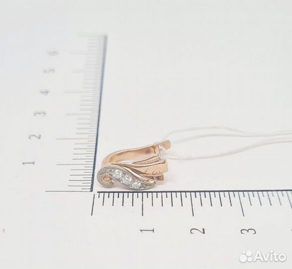 Золотые серьги с камнем