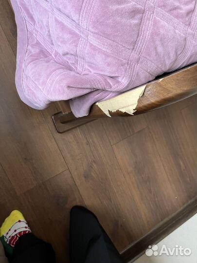 Кровать и тумбочка