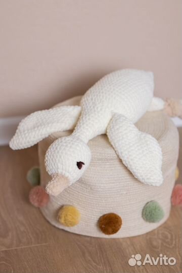 Гусь обнимусь вязаный