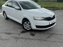 Skoda Rapid 1.6 AT, 2019, битый, 195 000 км, с пробегом, цена 1 200 000 руб.