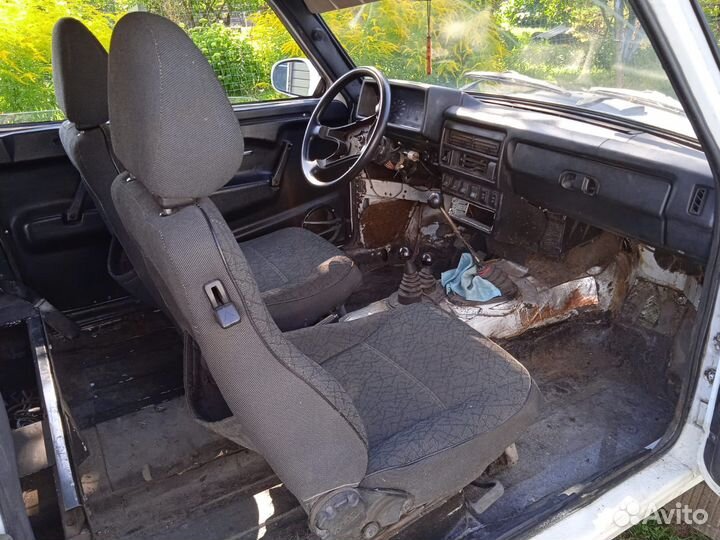 LADA 4x4 (Нива) 1.6 МТ, 2002, 150 000 км