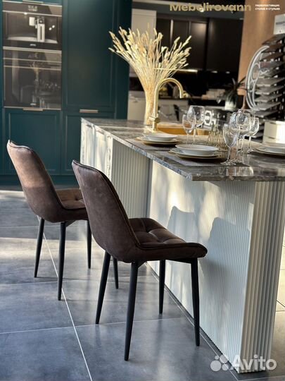 Стулья из велюра с мягкой спинкой