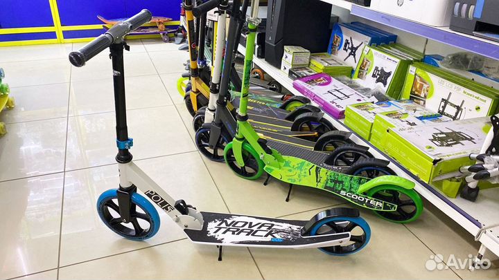 Самокаты разного цвета для детей