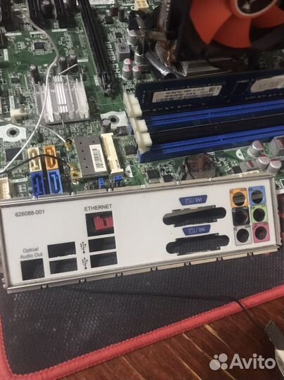 Материнская плата с процессором и памятью