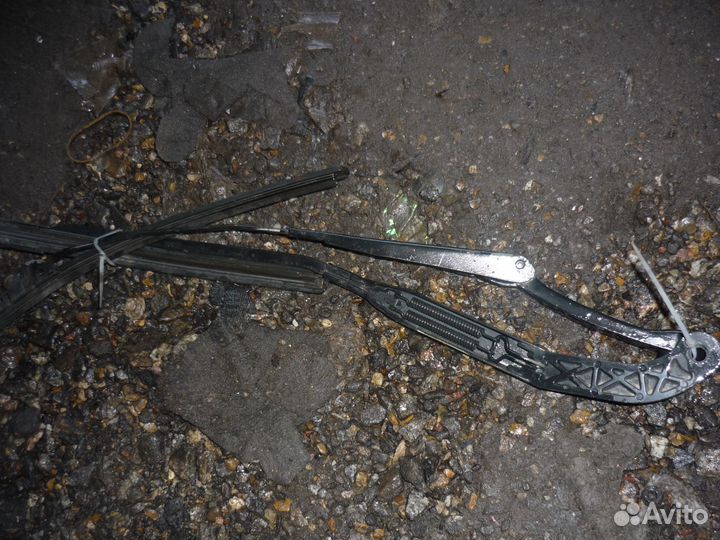 Поводок дворников Ауди 80 Б3