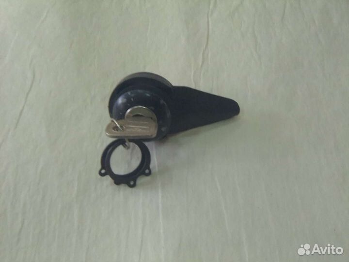 Замок крышки люка УАЗ 469