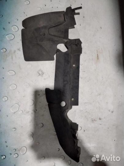 Воздуховод радиатора охлаждения левый 4F0121283B