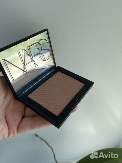 Бронзер nars, Casino
