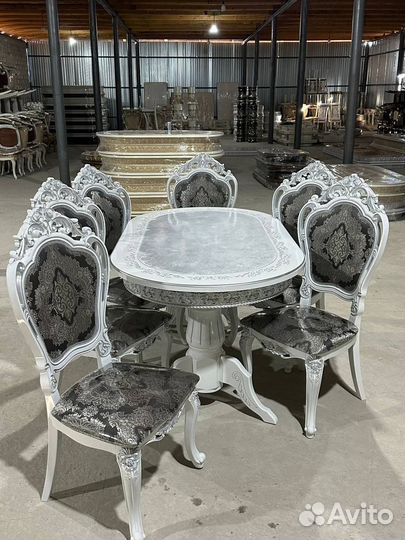 Стол и стулья