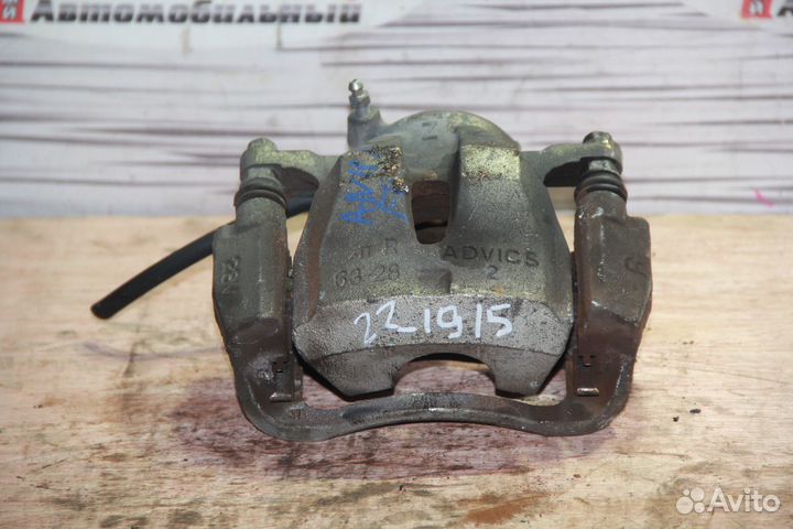 Суппорт перед право c Toyota Alphard ANH10W 2AZ-FE