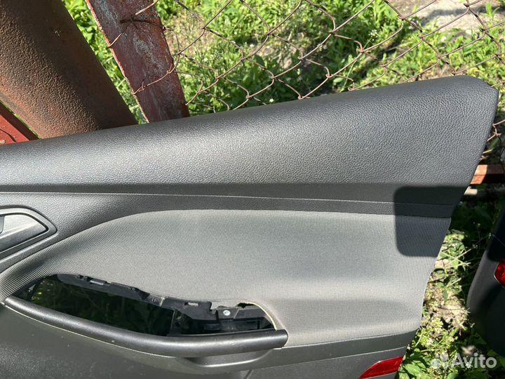 Дверные карты Форд фокус 3 хетчбэк 2012г