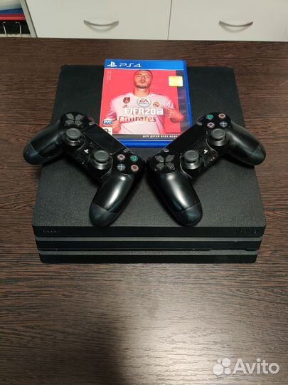 Sony playstation 4 pro 1tb + 2 геймпада