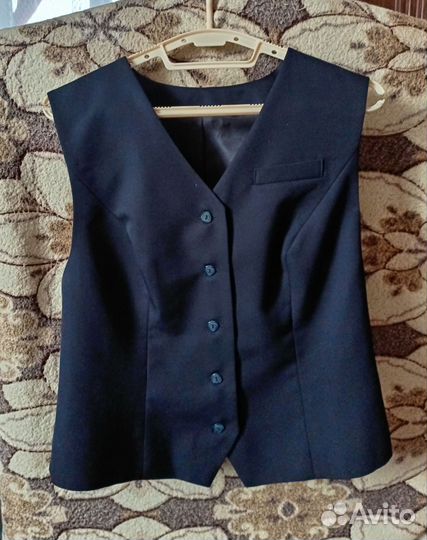 Офисный костюм тройка