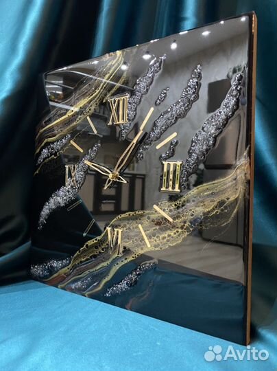 Часы настенные из эпоксидной смолы ручной работы