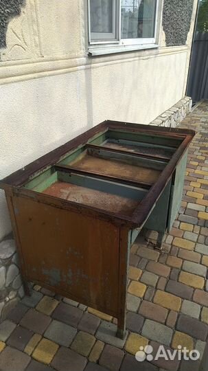 Слесарный стол СССР с металлической плитой