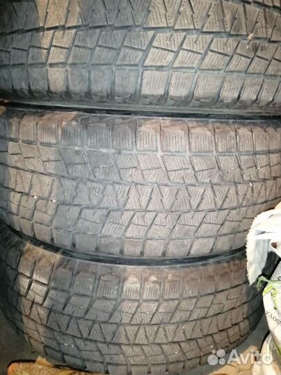 Bridgestone Blizzak DM-V1 235/60 R17