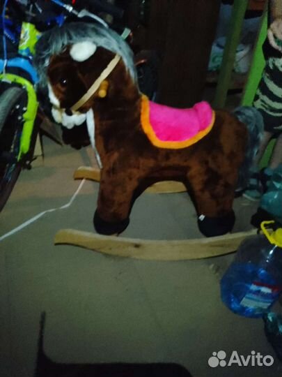 Детская качалка лошадь