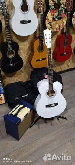 Электроакустическая гитара с комбоусилителем