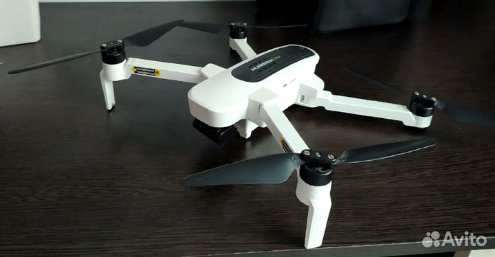 Квадрокоптер Hubsan H117S Zino Pro