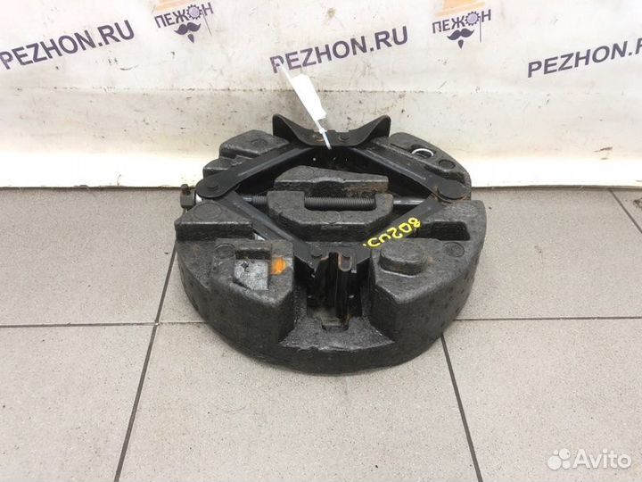 Домкрат Ford Focus хэтчбек 1.6 2011