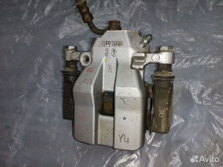 Суппорт задний правый для RAV 4