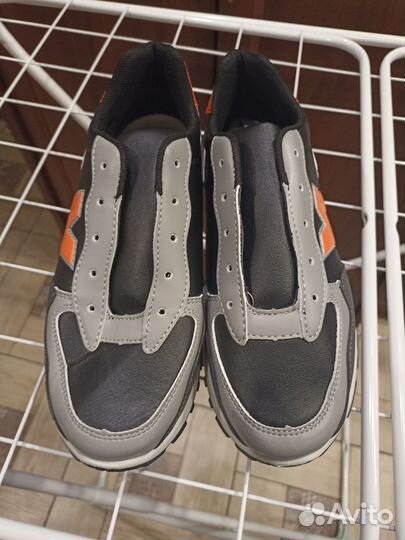 Продам новые кроссовки