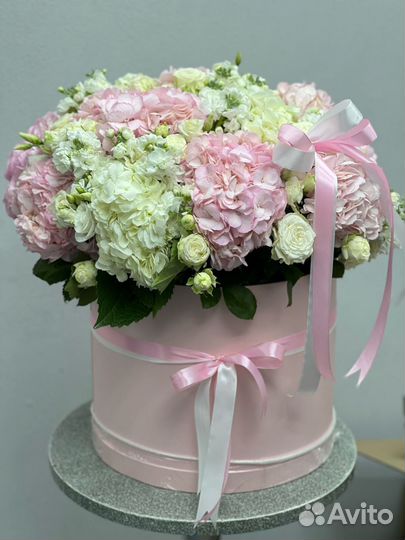 Цветы в шляпной коробке