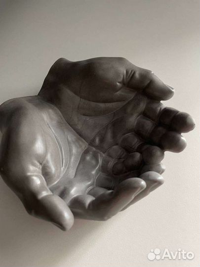 Ключница, чаша для конфет, руки Давида