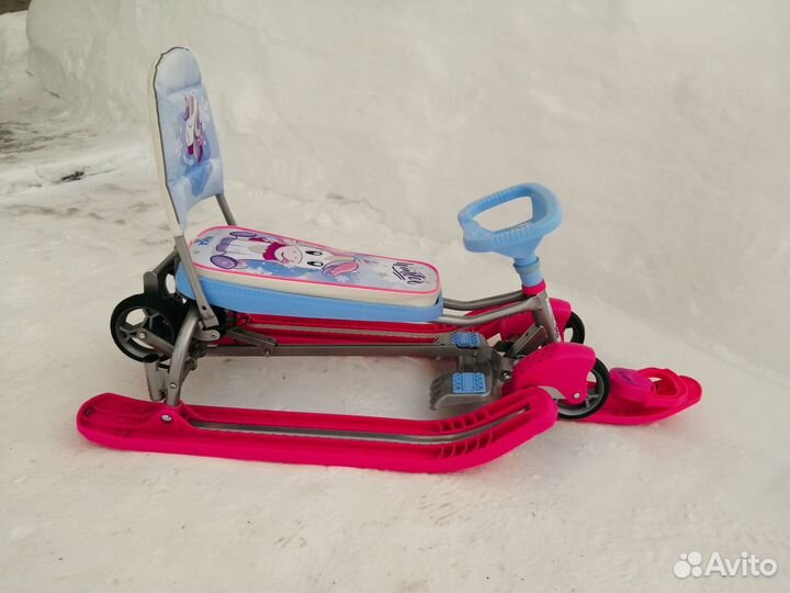 Детский снегокат с ручкой и колесами