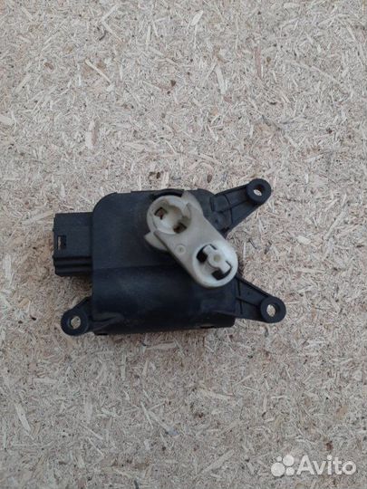 Моторчик заслонки отопителя Volkswagen Passat B6