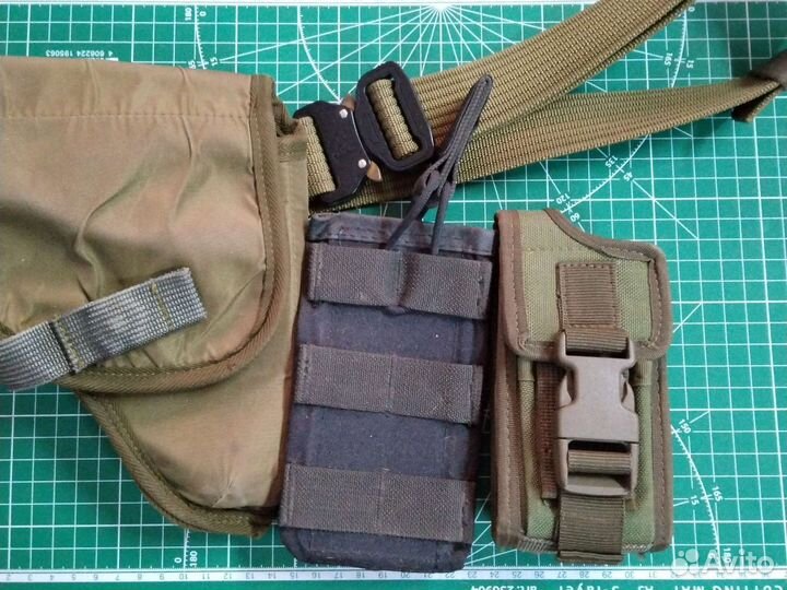 Пояс с пряжкой кобра и пара подсумков