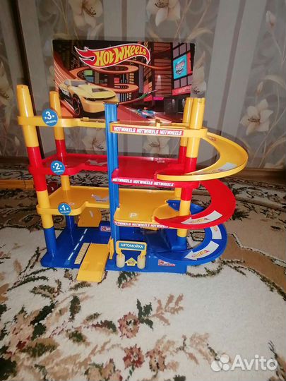 Игровой набор парковка с дорогой hotweels