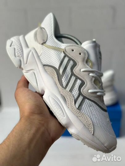 Кроссовки Adidas ozweego