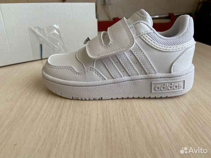 Кроссовки adidas
