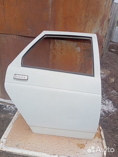 Продаю двери на ваз 2110