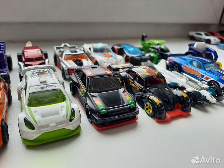 Hot wheels по 100