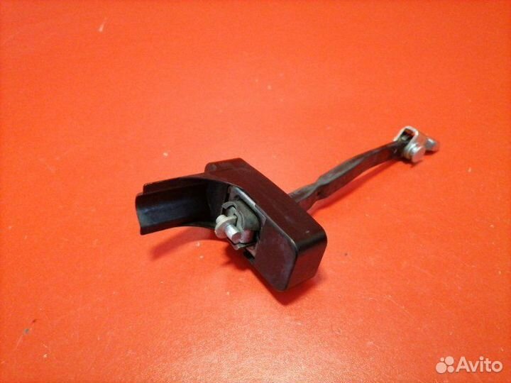 Ограничитель двери задний правый Lexus Lx570