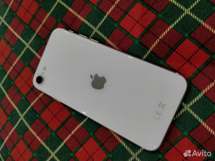 Телефон iPhone se 2020
