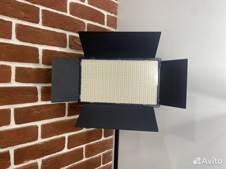Видеосвет LED PRO 800+ новый+штатив