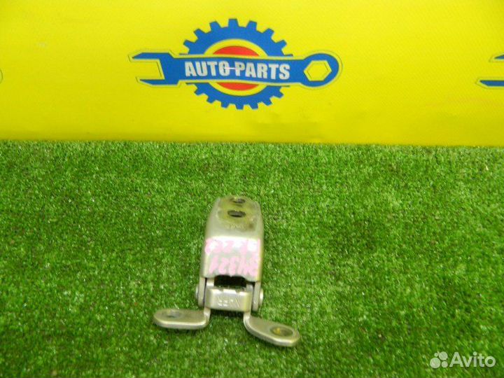 Петля двери передняя правая Honda Insight ZE2